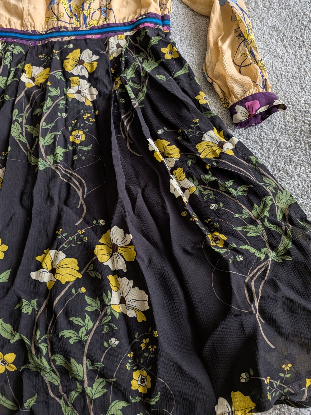 🌼B2G1🌼 Warm Floral Contrast-Waist Floral Midi Dress in Black and Light Yellow - Picture 3 of 9